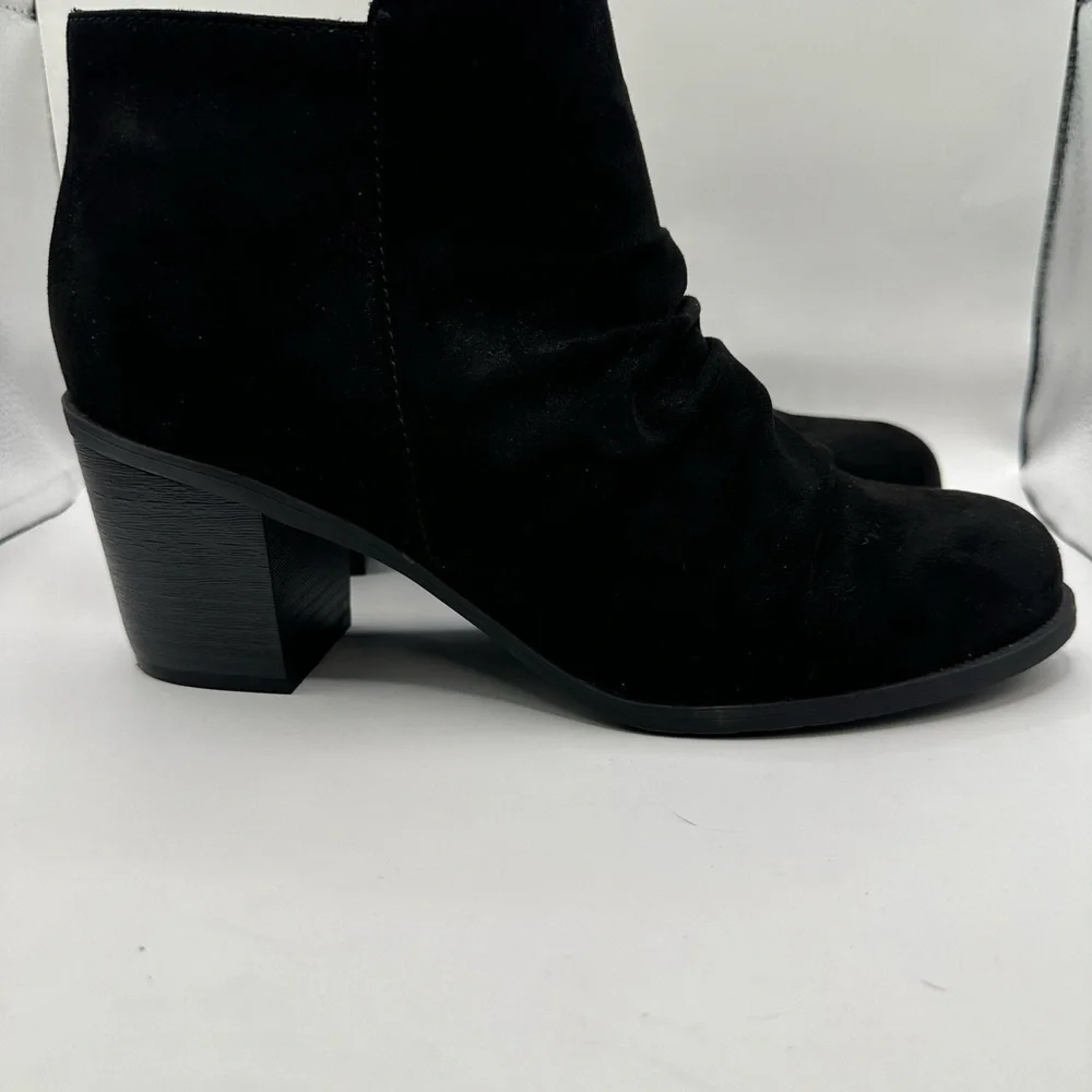 Arizona Black Laser Cut Out Chunk Heel‎ Ankle Boot Booties Size 9